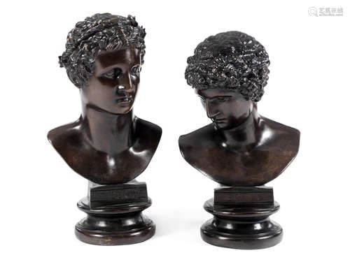 Paar Bronzebüsten Höhe maximal: 64 cm. Neapel, zweite Hälfte 19. Jahrhundert. Die eine Büste zeigt