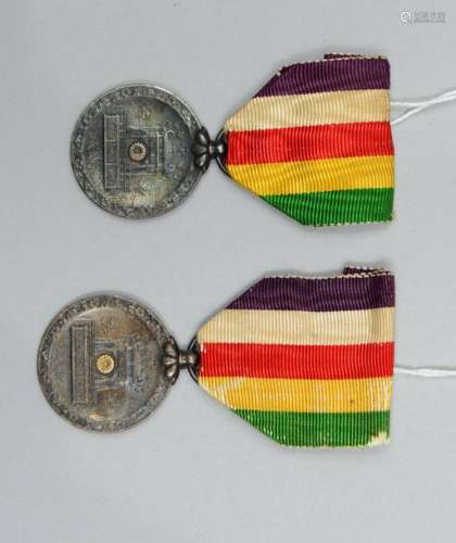 2 Médailles de l’intronisation de l’Empereur SHOWA…