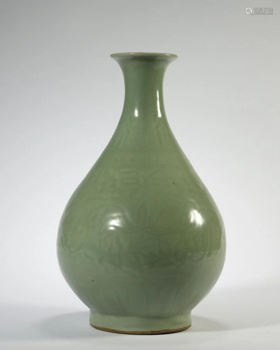 A CELADON GLAZED YUHUCHUN VASE