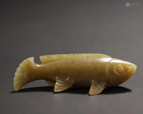 A YELLOW JADE CARVED FISH FIGUER