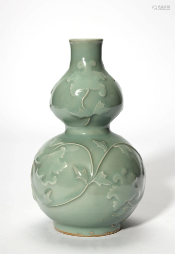 A LONGQUAN CELADON GLAZED INCIS…