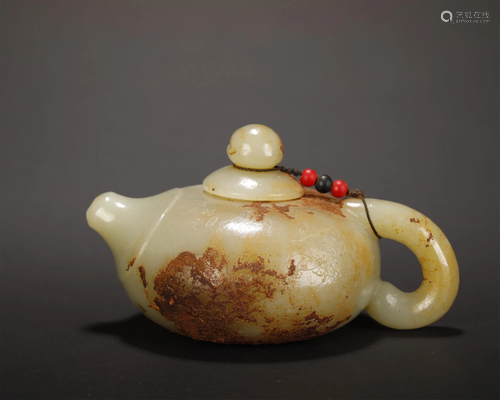 A MOTTLED WHITE JADE MINI TEAPOT