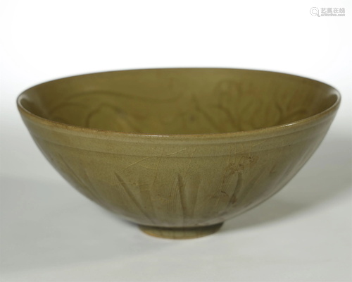 A LONQUAN CELADON GLAZED BOWL