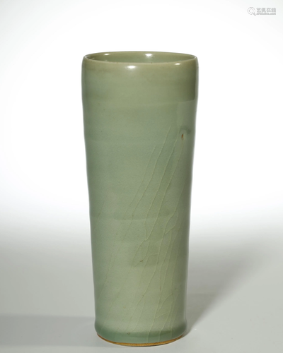 A LONQUAN CELADON GLAZED CUP