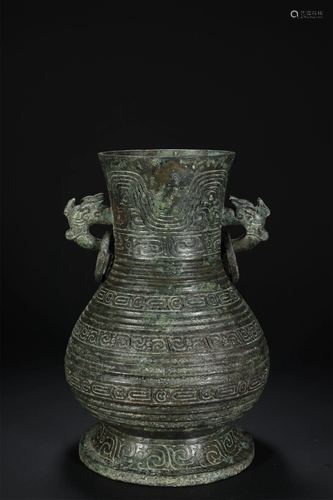 A BRONZE RITUAL WINE VESSEL