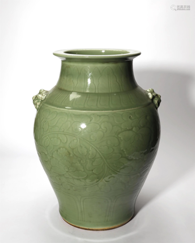 A LONGQUAN CELADON GLAZED JAR V…