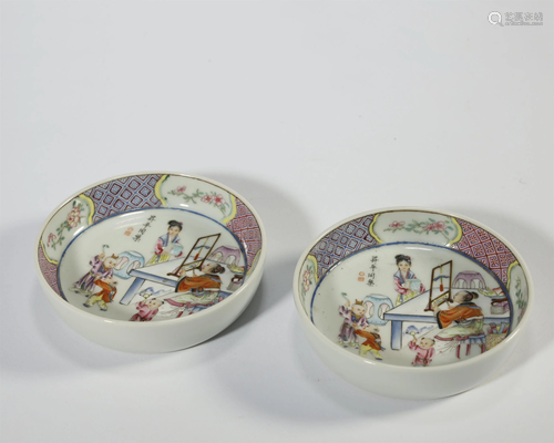 PAIR OF FAMILLE ROSE SAUCERS