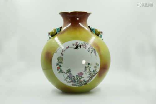 Chinese Qing Dynasty Qianlong Period Famille Rose Porcelain Vessel