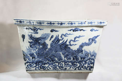 Chinese Ming Dynasty Blue And White Dragon Pattern Vessel