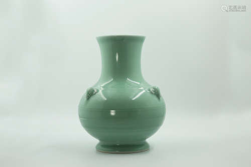 Chinese Qing Dynasty Qianlong Period Green Glaze Vessel