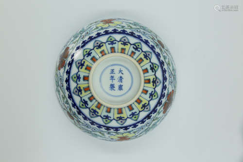 Chinese Qing Dynasty Yongzheng Perido Colorful Flower Pattern Porcelain Bowl