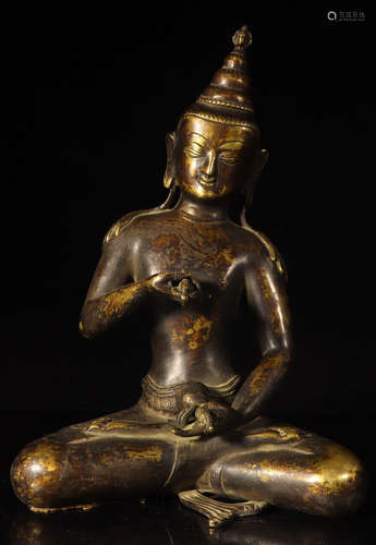 A TIBETAN COPPER CAST BUDDHA STATUE