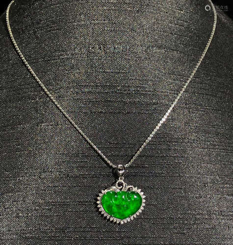 A 18K GOLD&JADEITE&DIAMOND RUYI PENDANT NECKLACE