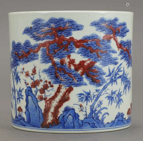 A BLUE&WHITE UNDERGLAZE RED FLOWER PATTERN BRUSH POT