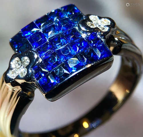 A 18K GOLD&SAPPHIRE EMBEDED DIAMOND RING