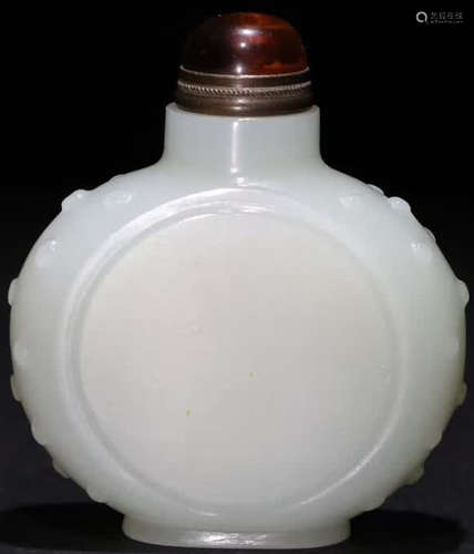 A HETIAN JADE CARVED SNUFF BOTTLE