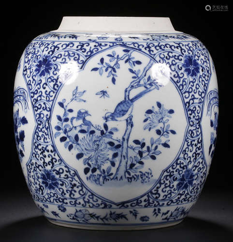 A BLUE&WHITE GLAZE JAR WITH BIRD PATTERN