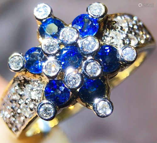 A 18K GOLD&SAPPHIRE EMBEDED DIAMOND RING