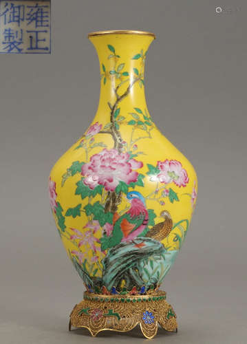 AN ENAMLED GLAZE FLORAL&BIRD PATTERN VASE