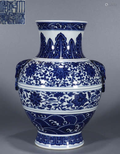 A BLUE&WHITE GLAZE LOTUS PATTERN VASE