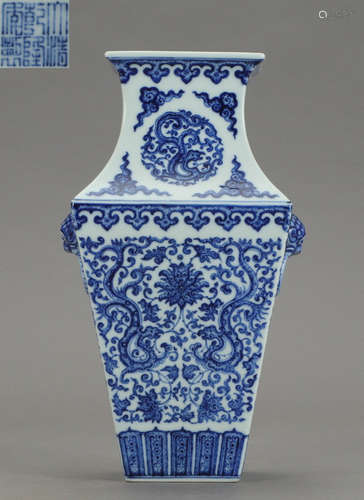 A BLUE&WHITE GLAZE DRAGON PATTERN SQUARE VASE