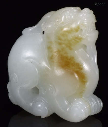 A HETIAN JADE CARVED BEAST SHAPE PENDANT