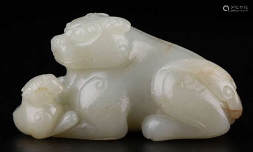 A HETIAN JADE CARVED BEAST SHAPE PENDANT