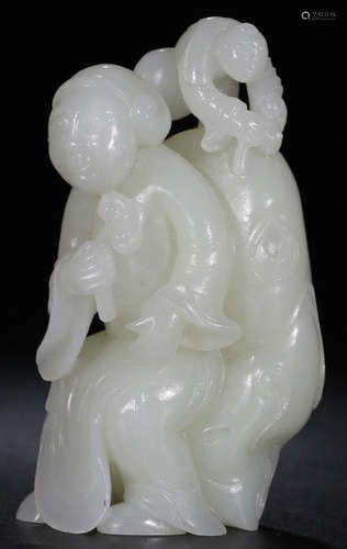 A HETIAN JADE CARVED FIGURE SHAPE PENDANT