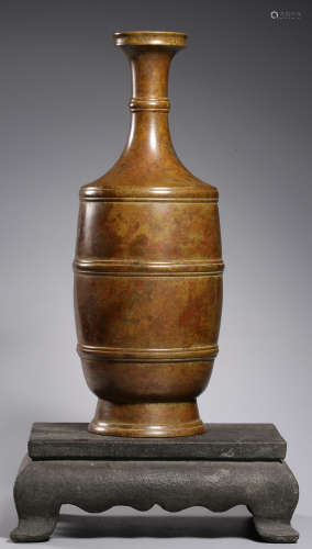 A COPPER CASTED VASE&QING STONE BASE