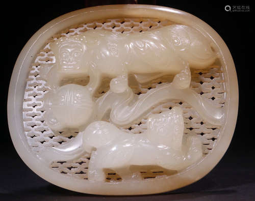 A HETIAN JADE CARVED LION PATTERN PENDANT