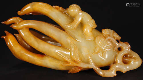 A HETIAN JADE CARVED CHAYOTE SHAPED PENDANT