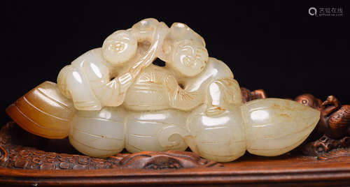 A HETIAN JADE CARVED PENDANT