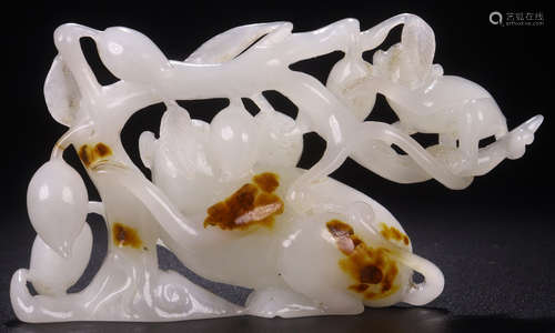 A HETIAN JADE CARVED AUSPICIOUS PATTERN PENDANT