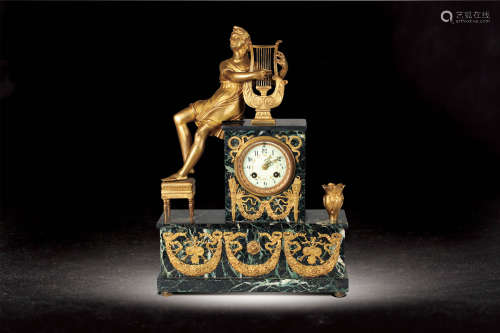 19世紀  新古典主義風格銅鎏金奏琴人像雲石座台鐘