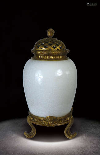 19世紀  白瓷甕配銅鎏金編織紋蓋及三足底座