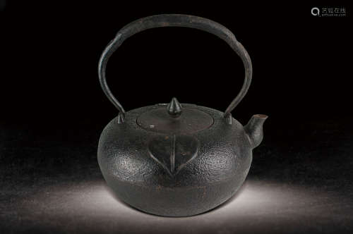 十九世紀  葉紋鐵壺