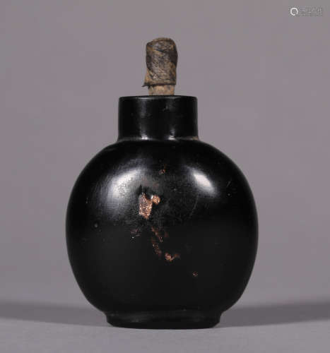 A CHINESE VINTAGE GLASS SNUFF BOTTLE