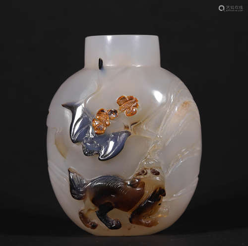 A CHINESE VINTAGE AGATE SNUFF BOTTLE