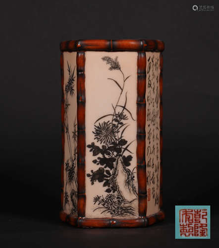 A CHINESE VINTAGE PORCELAIN BRUSH HOLDER