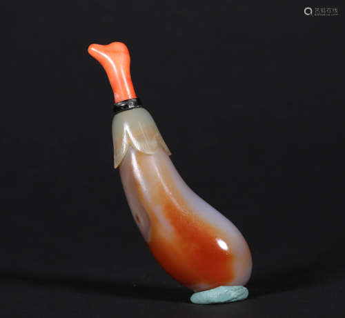 A CHINESE VINTAGE AGATE SNUFF BOTTLE