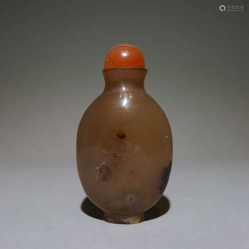 A CHINESE VINTAGE AGATE  SNUFF BOTTLE