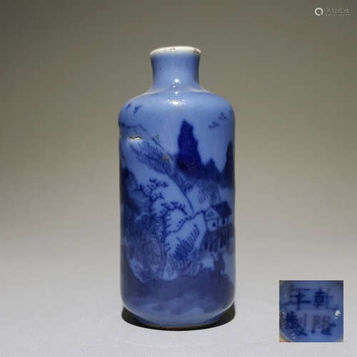 A CHINESE VINTAGE PORCELAIN SNUFF BOTTLE