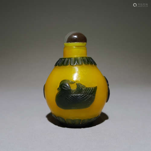 A CHINESE VINTAGE SNUFF BOTTLE