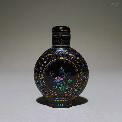 A CHINESE VINTAGE LACQUERWARE SNUFF BOTTLE