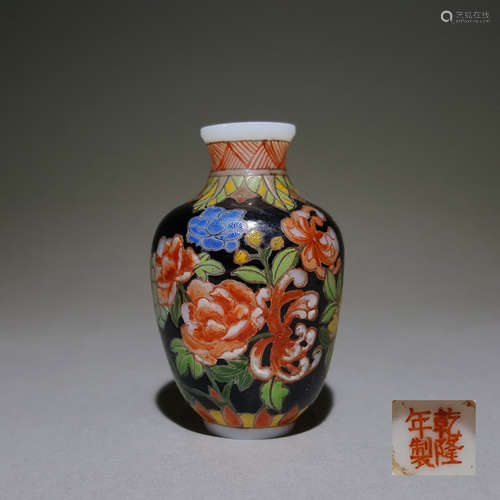 A CHINESE VINTAGE ENAMEL SNUFF BOTTLE