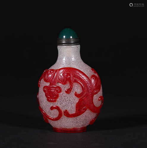 A CHINESE VINTAGE SNUFF BOTTLE