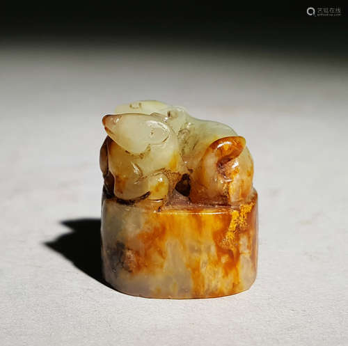 A CHINESE VINTAGE JADE SEAL