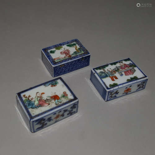 A SET OF CHINESE PORCELAIN PAPER WEIGHTS