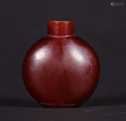 A CHINESE VINTAGE GLASS SNUFF BOTTLE