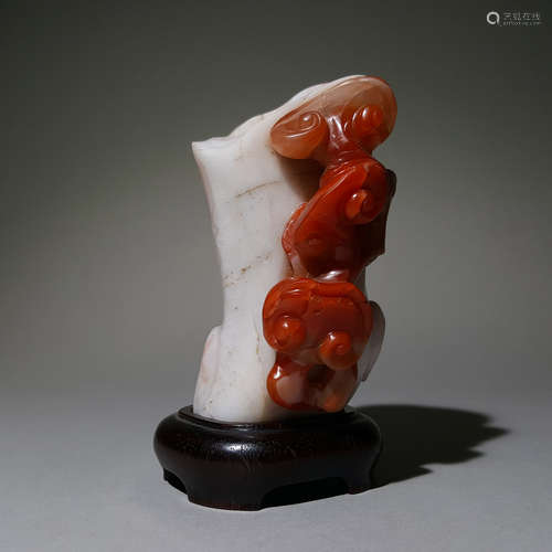 A CHINESE VINTAGE AGATE VASE